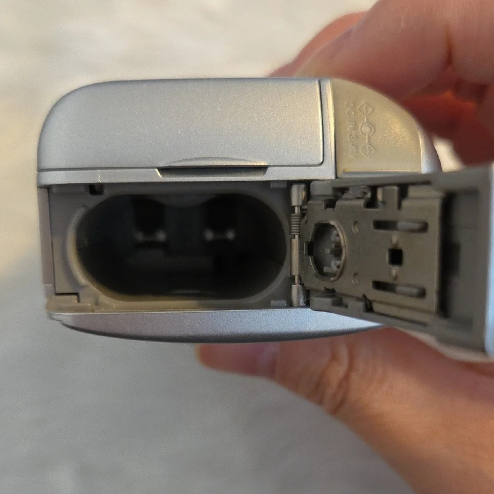 Olympus Camedia D-580 Zoom Digital Camera - Tested & Working - Silver Y2K